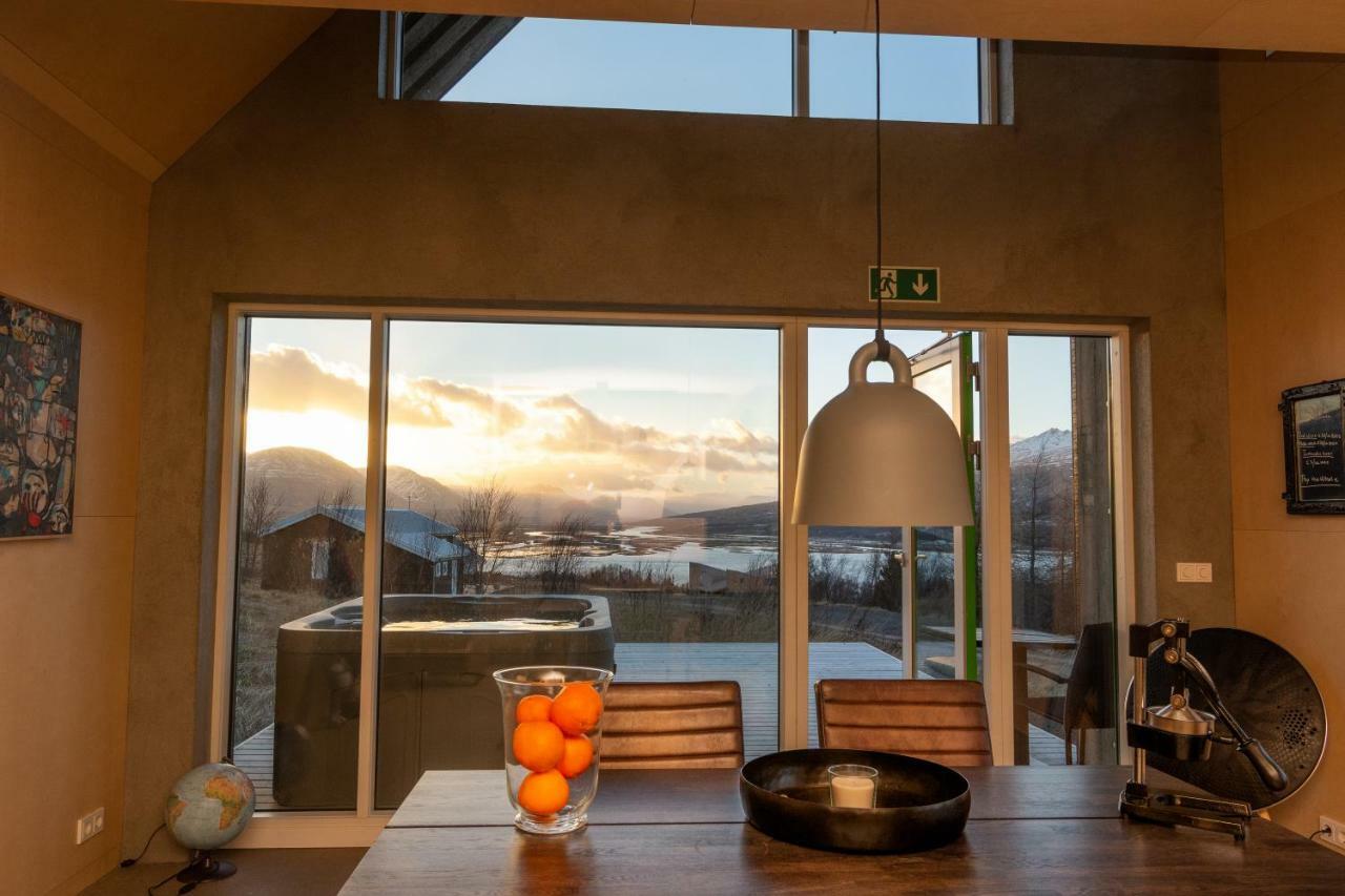 Viking Cottages & Apartments อาคูเรย์รี ภายนอก รูปภาพ